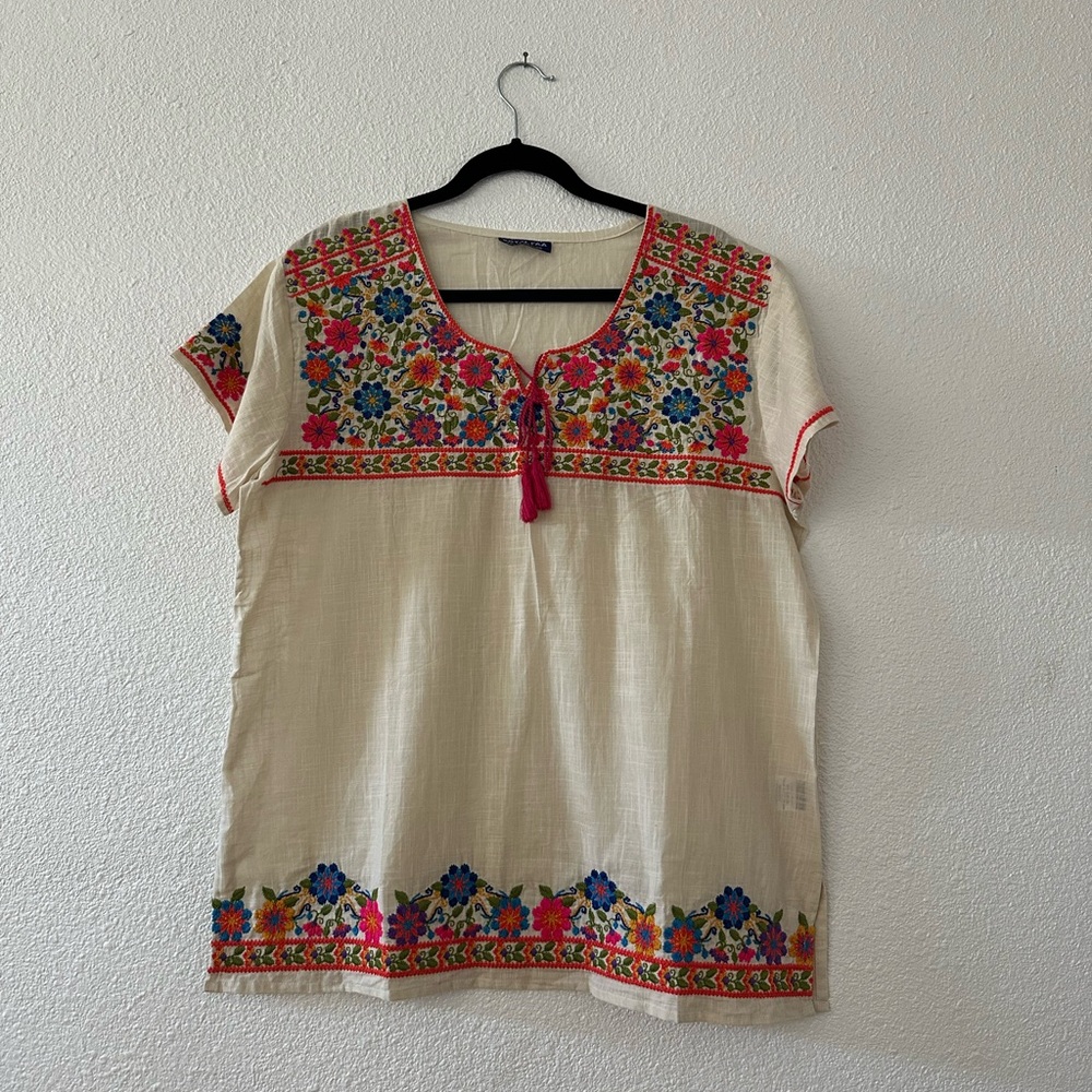 NWOT Mexican Embroidered Floral Cream Top